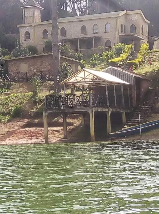 Le Chateau Du Lac De Mantasoa מראה חיצוני תמונה